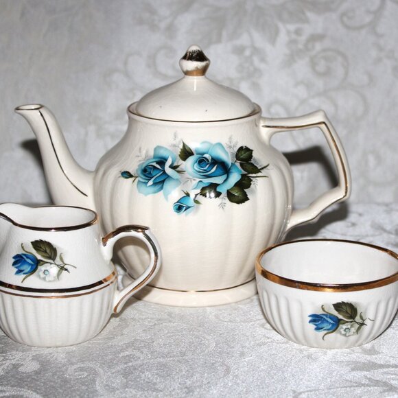 Sadler Blue Rose Teapot | Arthur Wood Blue Rose Sugar Bowl & Creamer Set - Picture 15 of 15
